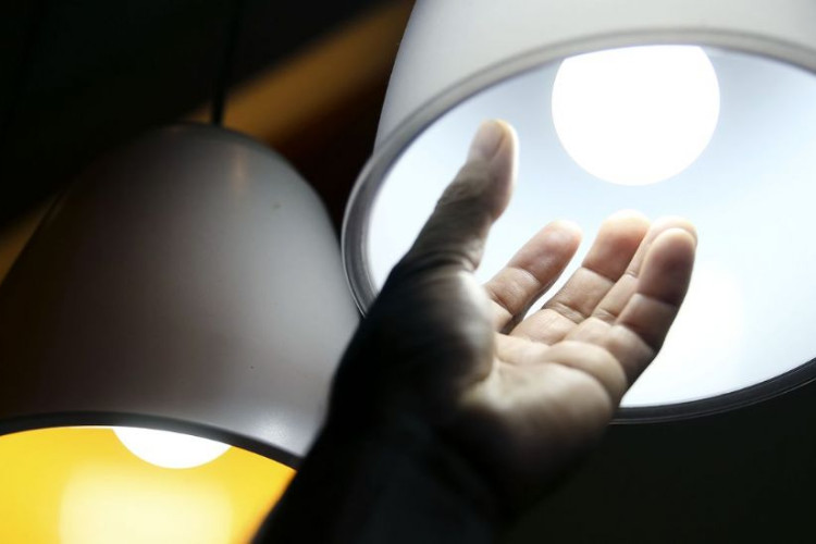 Aneel prorroga proibição de corte de luz por inadimplência