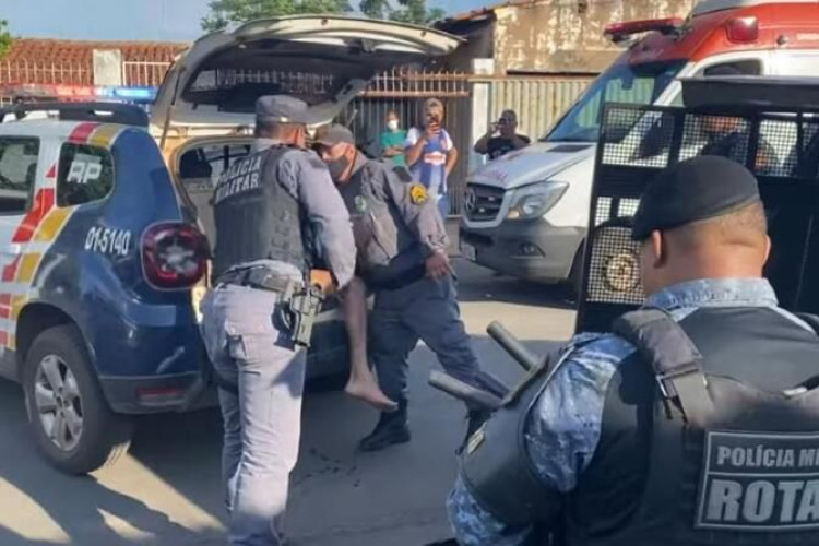 Assaltantes invadem casa, trocam tiros com a Rotam e um acaba morto