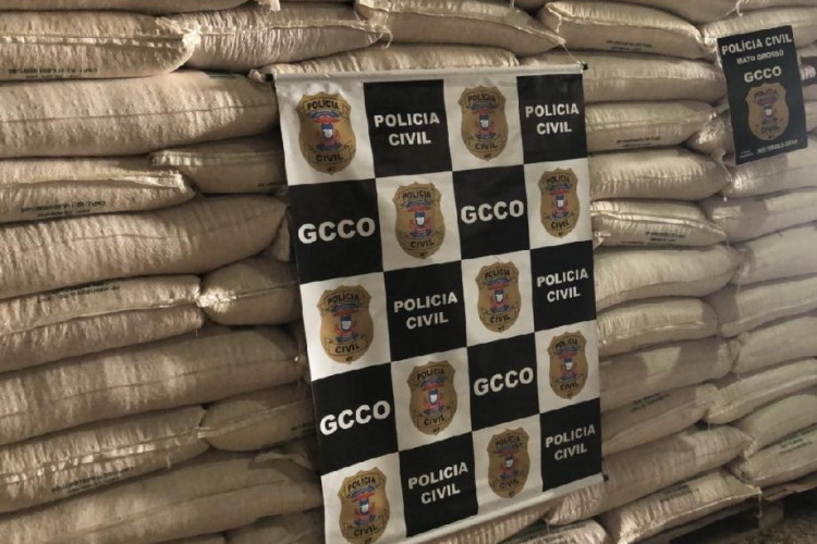 Carga roubada de 65 toneladas de milho é recuperada pela Polícia Civil em Várzea Grande