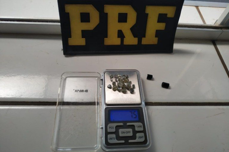 Casal é detido pela PRF transportando diamantes de forma irregular em Pontes e Lacerda
