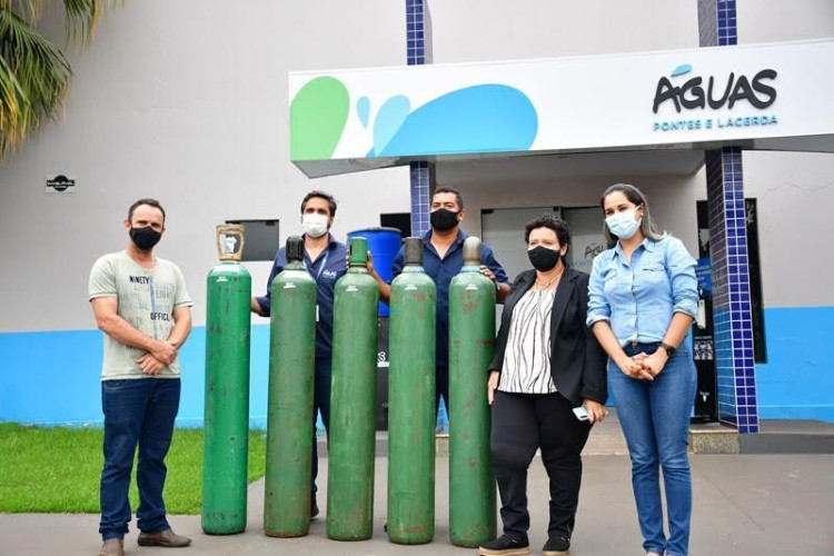 Cilindros de oxigênio para pacientes com Covid-19 são doados pela Águas Pontes e Lacerda