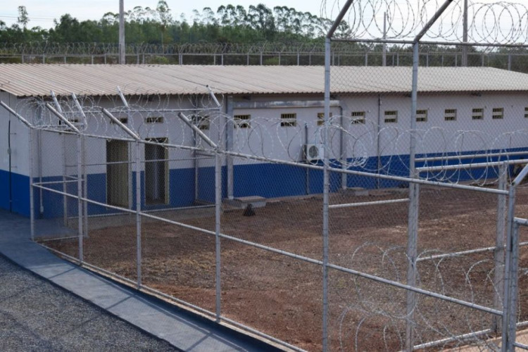 Cinco presos fogem durante queda de energia em penitenciária em Várzea Grande (MT)
