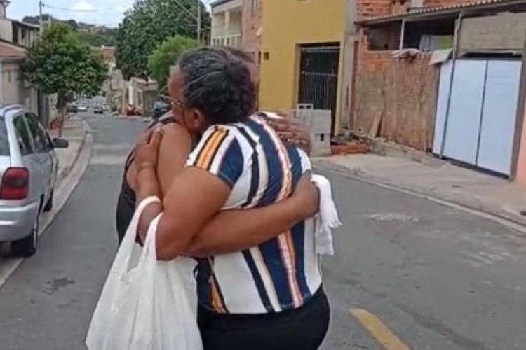 Com auxílio da Polícia Civil, mãe e filhos se reencontram após 35 anos de separação