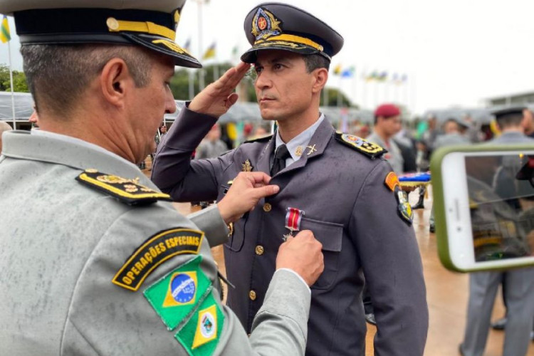 Comandante-geral da PMMT é homenageado com medalha Mérito da Força Nacional