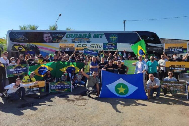 Comitiva com 29 ônibus de MT vai a Brasília pedir voto impresso; dois ônibus saíram de Pontes e Lacerda