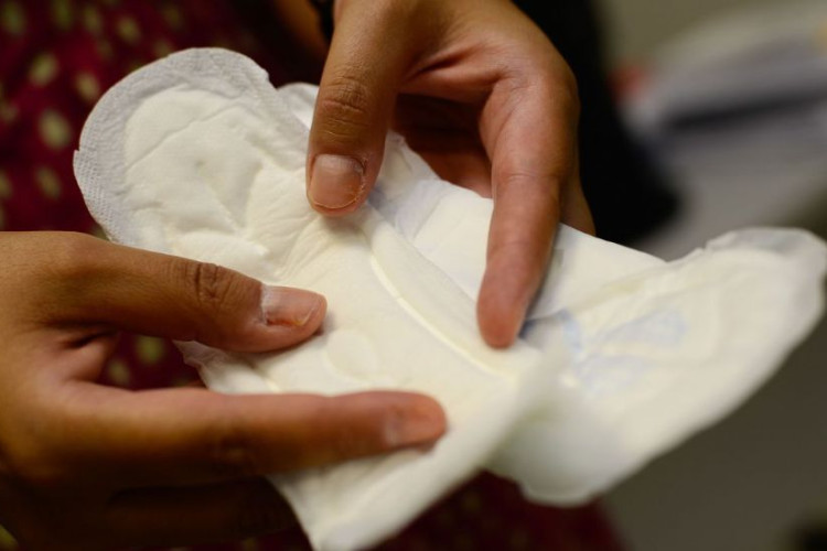 Congresso derruba veto à distribuição de absorventes para estudantes