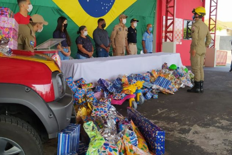 Corpo de Bombeiros inicia entrega dos brinquedos da Campanha “Brinquedo Bom 2021”, em Pontes e Lacerda