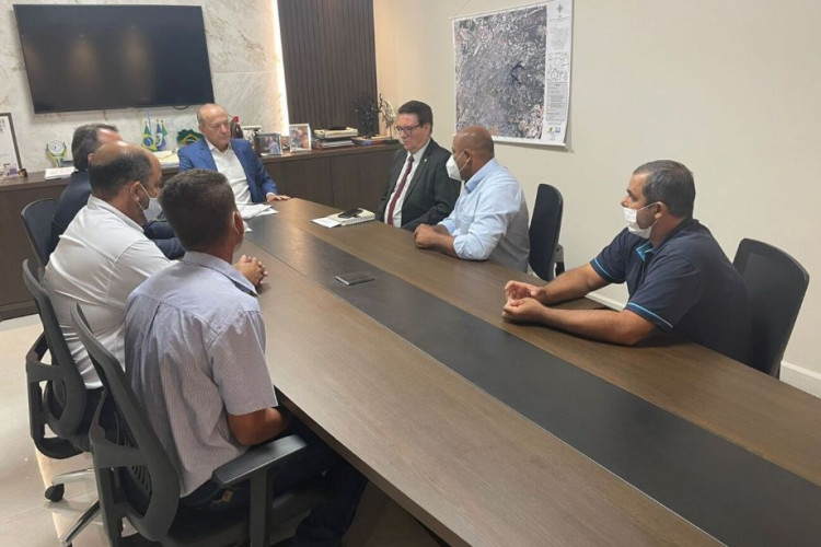 Deputado Dr. Gimenez busca apoio do governo para expansão da Coopnoroeste