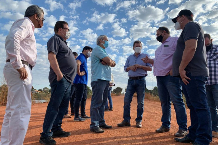 ?Deputado Moretto e secretário vistoriam 43 obras na região Oeste