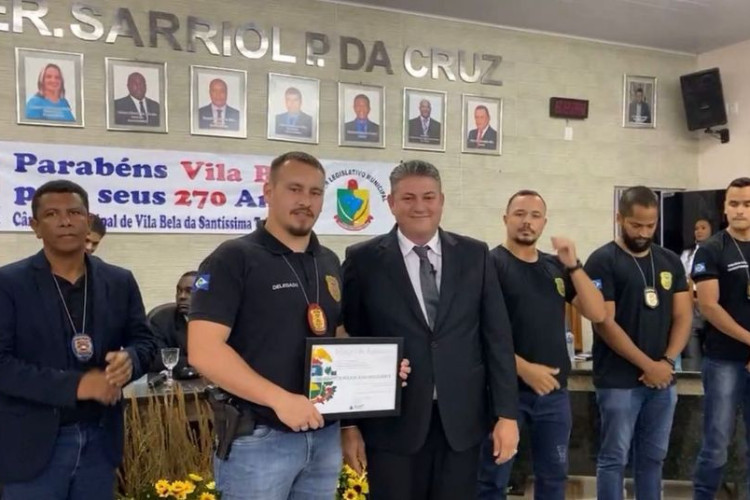 Deputado Moretto homenageia policiais civis em Vila Bela da Santíssima Trindade