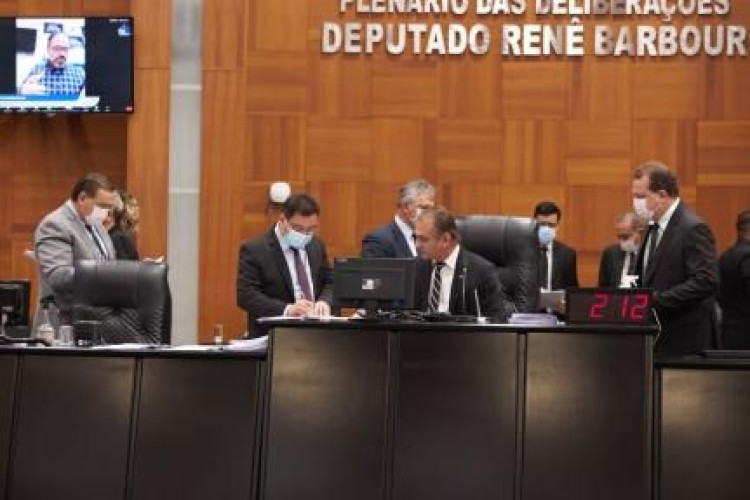 Deputados denunciam Sema por perseguição a criadores de minhocas