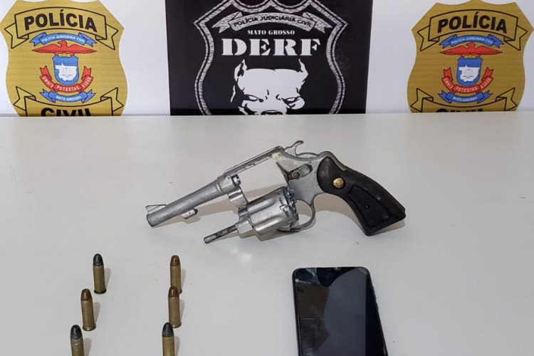 Dois suspeitos são flagrados com arma de fogo antes de roubo em Rondonópolis