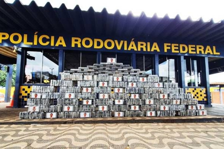 Droga avaliada em aproximadamente R$ 90 milhões de reais é apreendida pela PRF; meia tonelada de cocaína