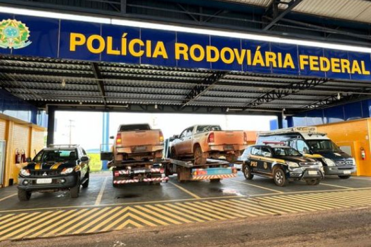Em Pontes e Lacerda/MT, PRF recupera dois veículos clonados