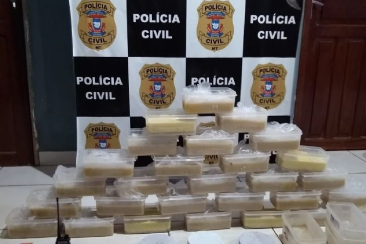 Em propriedade rural usada para refino de drogas, Polícia Civil apreende 30 quilos de pasta base e prende três por tráfico