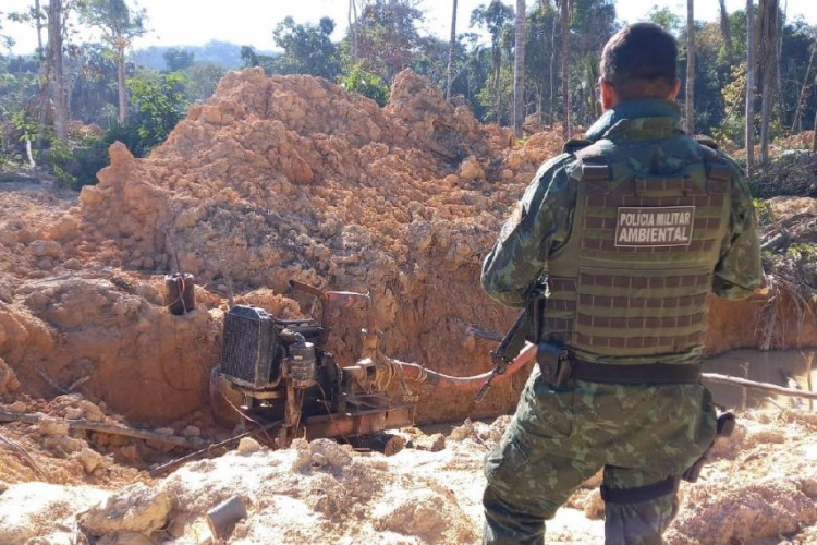Equipes do Batalhão Ambiental e da Sema embargam garimpo ilegal em Aripuanã e aplicam multa de R$ 750 mil