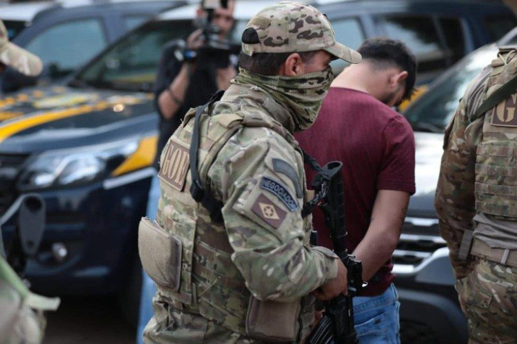 Força-Tarefa cumpre 61 mandados de prisão e busca e apreensão contra integrantes de facções criminosas em MT