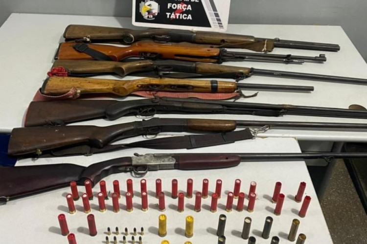 Força Tática prende dupla com sete espingardas e 70 munições em MT