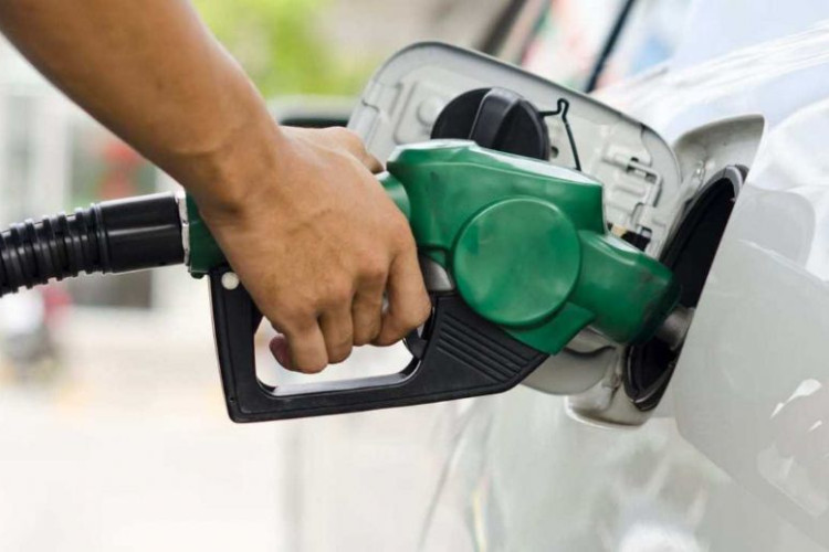 Gasolina já subiu 42% em 12 meses e pressiona índice de inflação