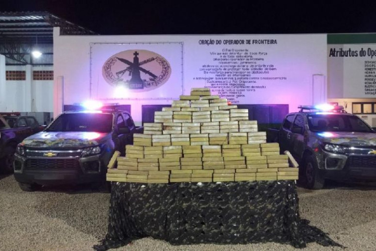 Gefron prende quatro e apreende mais de 150 kg de pasta base e cloridrato de cocaína; prejuízo de R$ 3,2 milhões ao crime organizado