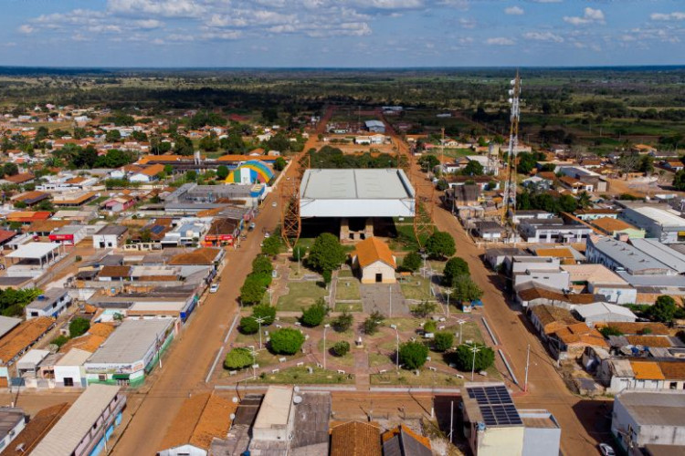 Governador transfere Capital, assina ordens de serviço e lança programa em aniversário de Vila Bela da Santíssima Trindade