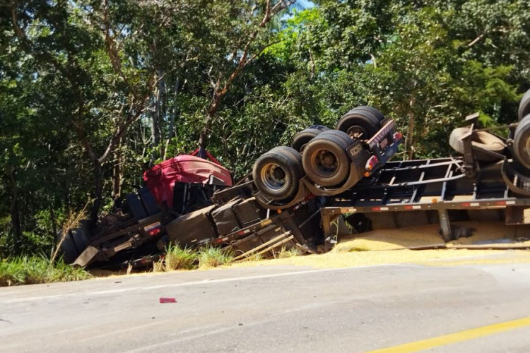 Grave acidente deixa duas vítimas fatais na BR-174; veja as fotos