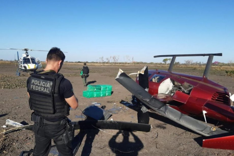Helicóptero que caiu em Mato Grosso com 280 quilos de cocaína está em nome de policial civil