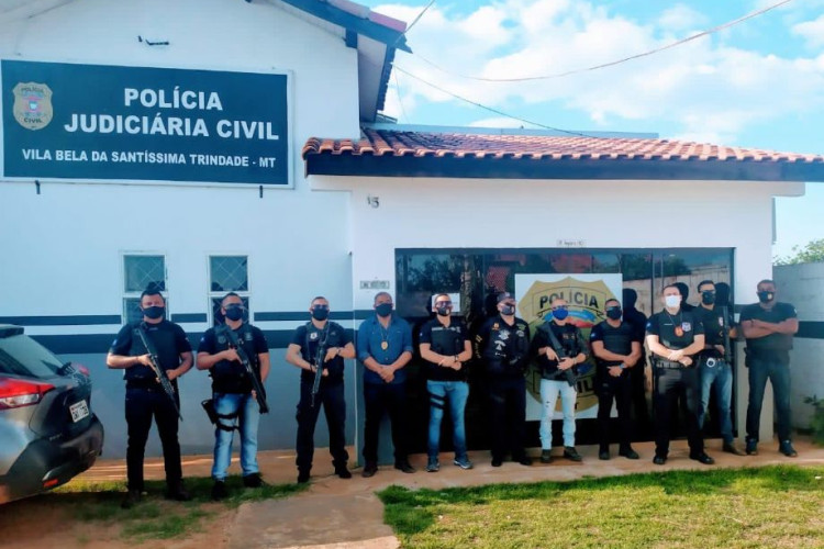 Homem com mandado por violência doméstica é preso pela Polícia Civil após disparo de arma de fogo em Vila Bela
