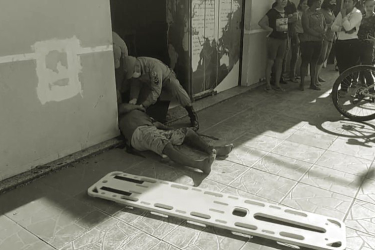 Homem é esfaqueado no centro de Pontes e Lacerda