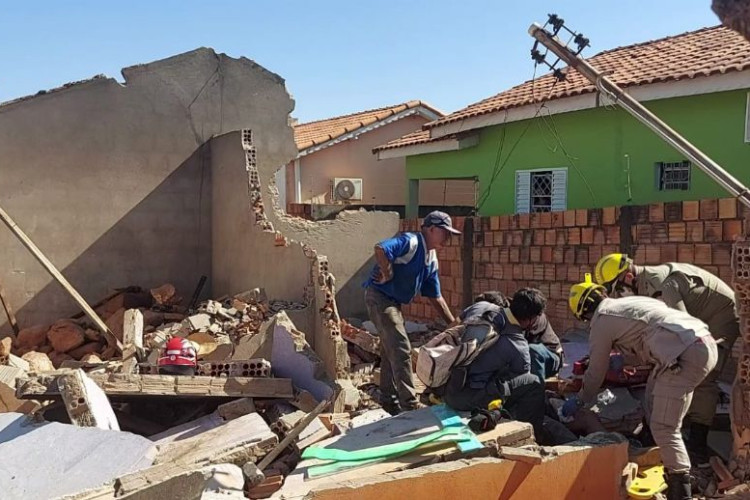 Homem fica ferido após desabamento em obra em Pontes e Lacerda