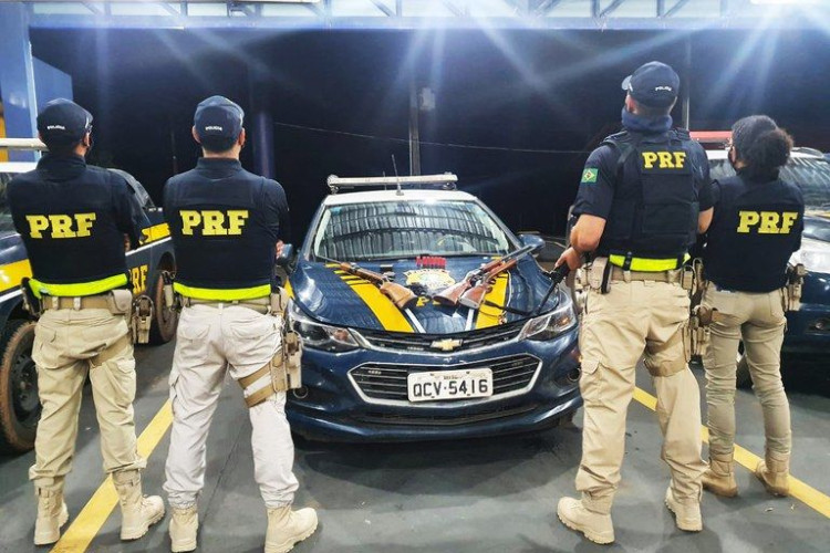 Homens são detidos pela PRF em Pontes e Lacerda por porte de arma de fogo ilegal