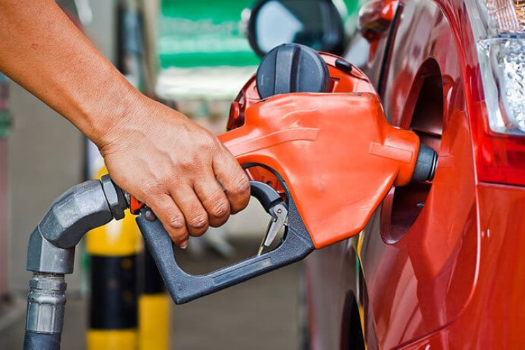 ICMS: Governo diz que reduziu R$ 0,61 na gasolina, R$ 0,18 no diesel e R$ 0,19 no etanol em MT