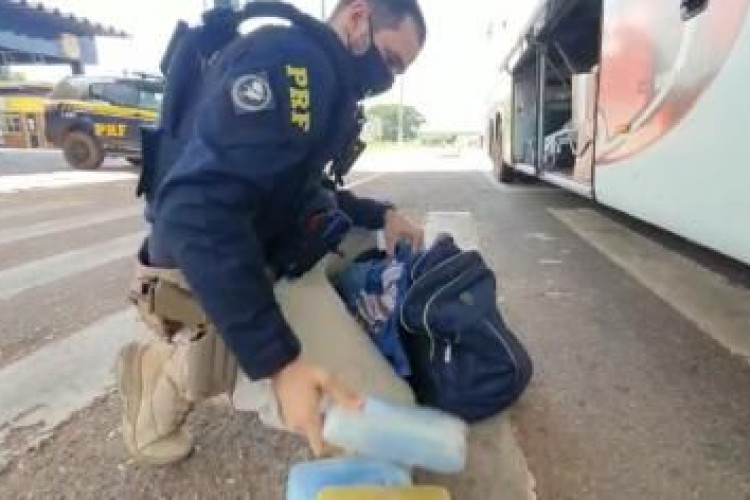 Justiça nega liberdade para motorista de ônibus preso em Pontes e Lacerda transportando 88 kg de droga