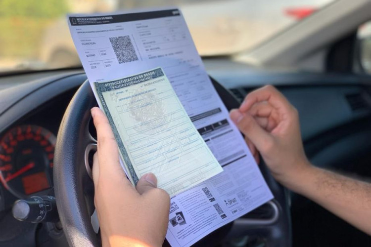 Licenciamento e Certificado de Registro de Veículo estão em um único documento