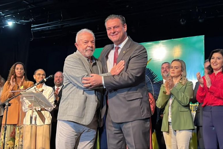 Lula anuncia Carlos Fávaro como ministro da Agricultura