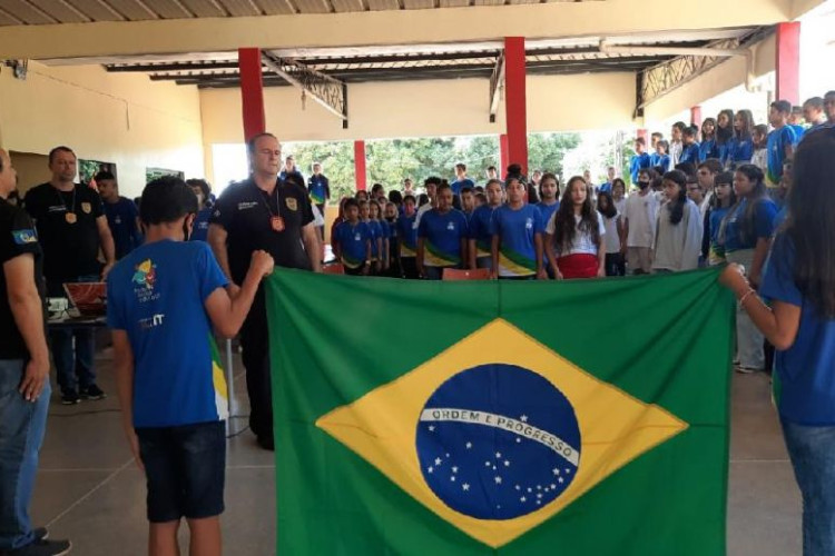 Mais de 2.600 alunos participam de ações da Polícia Comunitária em Comodoro e Campos de Júlio
