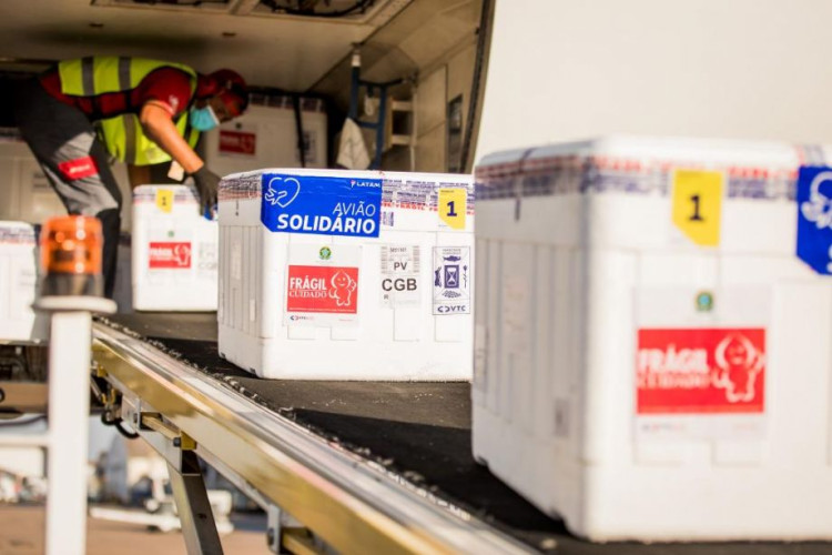 Mato Grosso recebe 26.910 doses de vacina contra a Covid-19 nesta terça-feira (09)