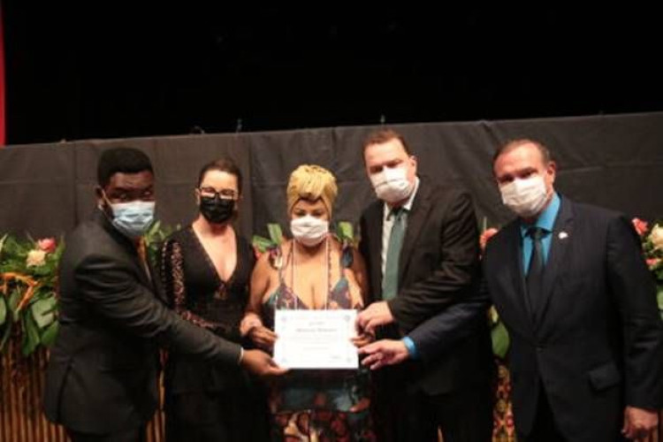 Max Russi homenageia personalidades negras e cria lei do Dia Estadual de Tereza de Benguela