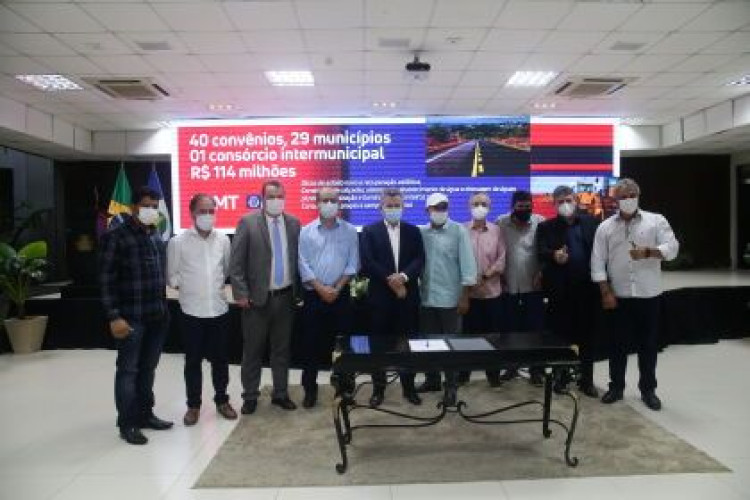 Max Russi participa de assinatura de 114 mi em convênios e assegura atuação de ALMT