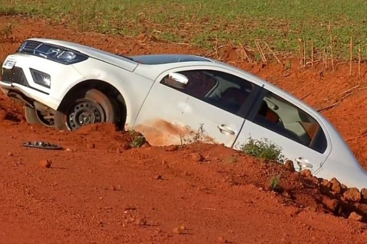Menino de 9 anos morre atropelado ao catar latinhas com o pai na beira da estrada em MT e motorista é preso