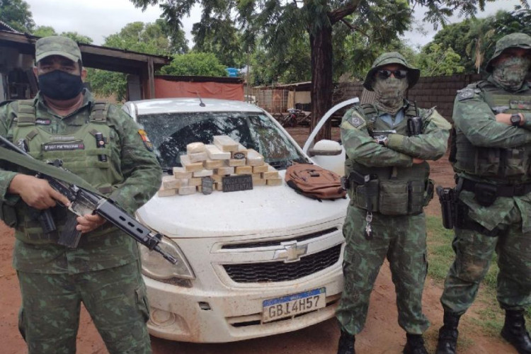 Motorista é preso com 25 quilos de pasta base de cocaína na Transpantaneira