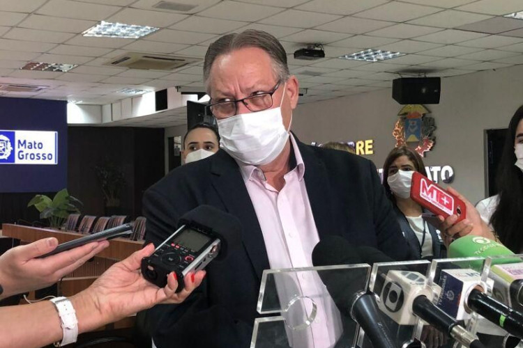 MT não vai pedir atestado médico para vacinar crianças contra a covid