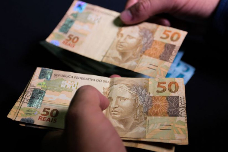 Negociações salariais ficam abaixo da inflação em abril, mostra Fipe