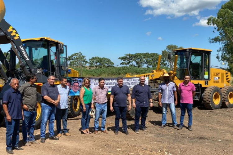 “Nunca tivemos tanto”, diz prefeito de Comodoro ao receber máquinas do deputado Moretto