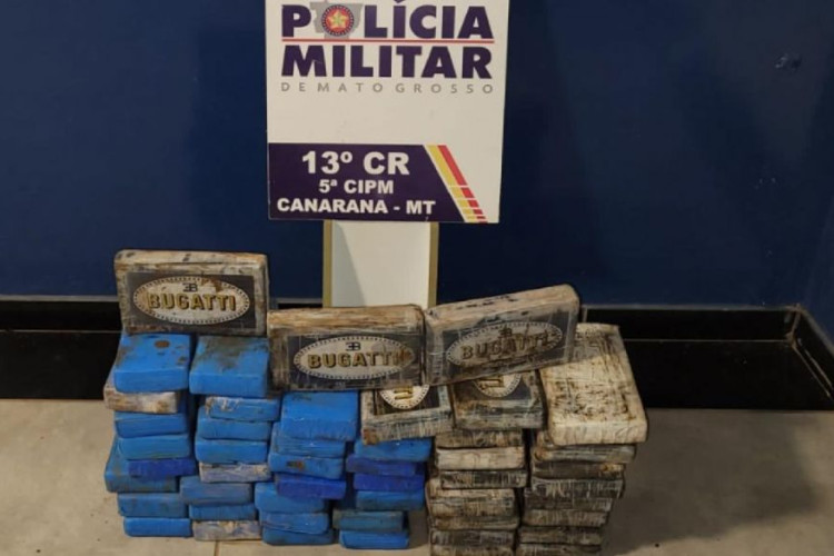 Operação conjunta prende três pessoas e apreende 52 kg de cocaína em fundo falso de carretinha