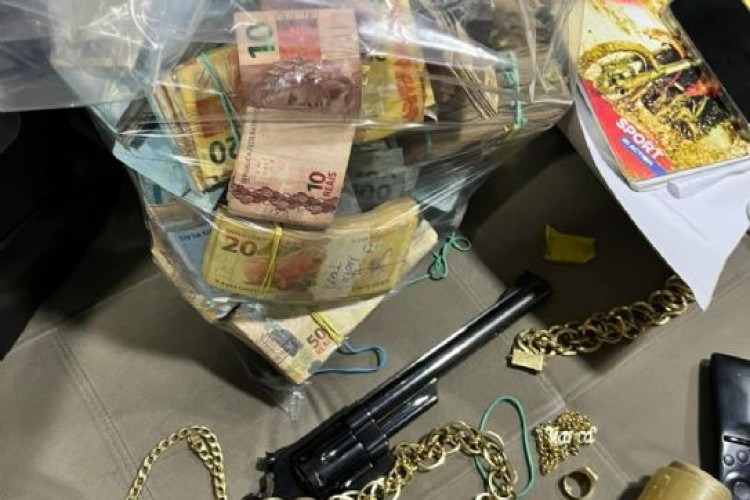 Operação contra núcleo financeiro de quadrilha de tráfico de drogas apreende R$ 500 mil em dinheiro,15 veículos e joias em MT
