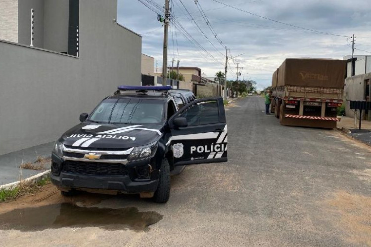 Operação cumpre 11 ordens judiciais contra associação criminosa envolvida em roubo e furto de defensivos em MT
