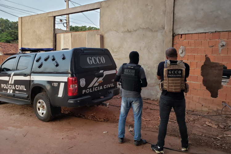 Operação da Polícia Civil cumpre mandados contra grupo criminoso investigado por tortura em Várzea Grande