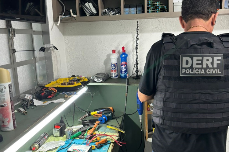 Operação da Polícia Civil mira associação criminosa responsável por adulterar e fraudar medidores de energia