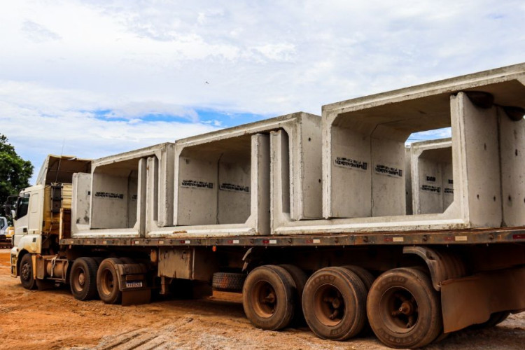 PARCERIA COM PREFEITURA E GOVERNO: Ação do deputado Moretto troca 24 pontes de madeira por aduelas de concreto em Cáceres